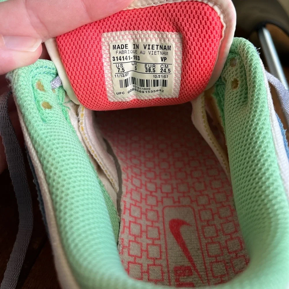 Vintage 2007 Nike Dunk Low, Womens 7.5, Metallic Summit White / Mist Blue - Picture 9 of 9